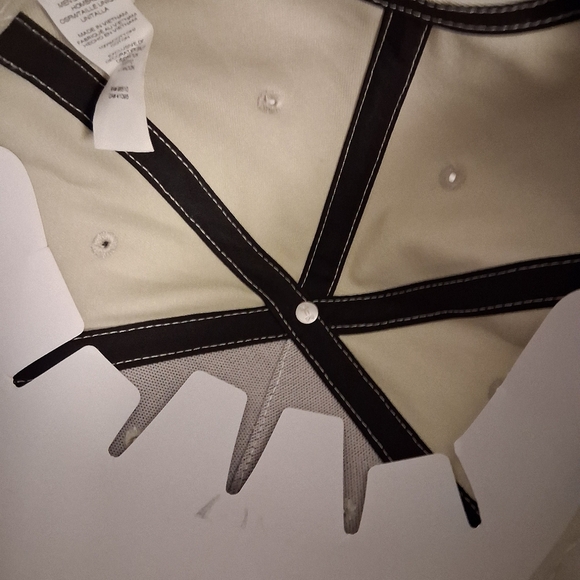 Under armour hat - Picture 3 of 3